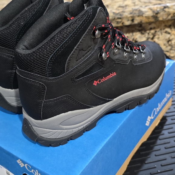 Columbia Women's Booots - Picture 3 of 5